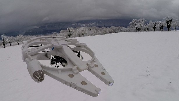 30-millenium-falcon-drone-buitenlucht
